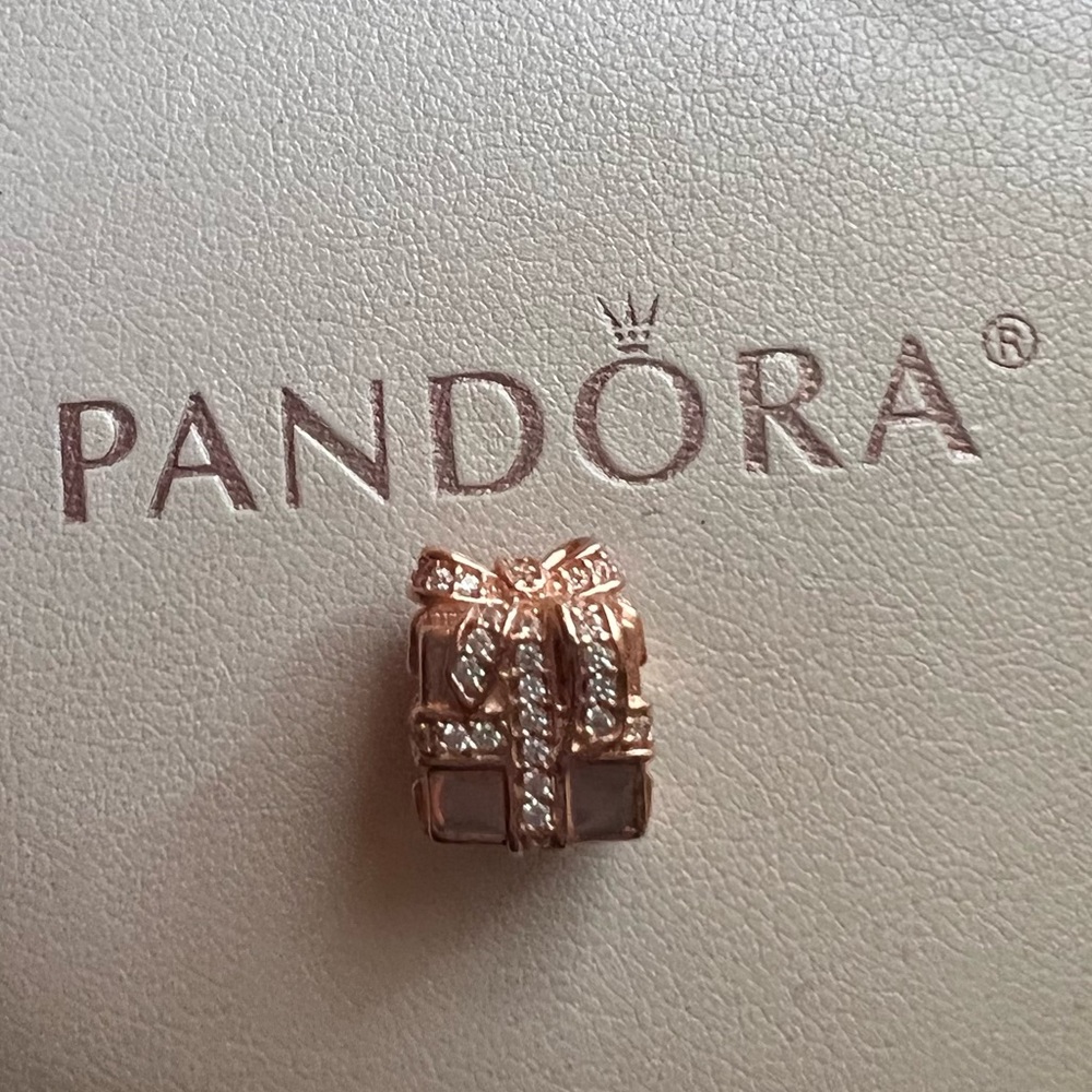 Pandora Rose ™ Sparkling Surprise Charm